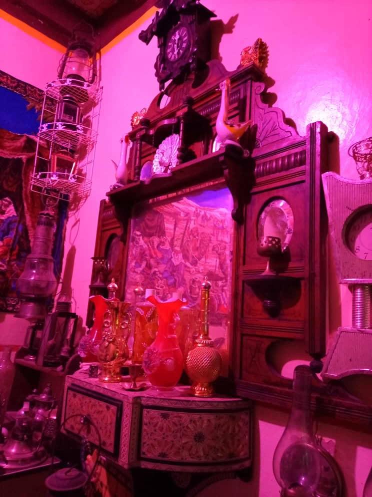 حب التراث يحول منزلاً إلى متحف (شواهد)