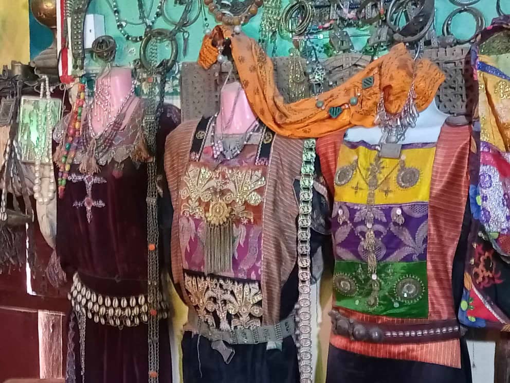 حب التراث يحول منزلاً إلى متحف (شواهد)