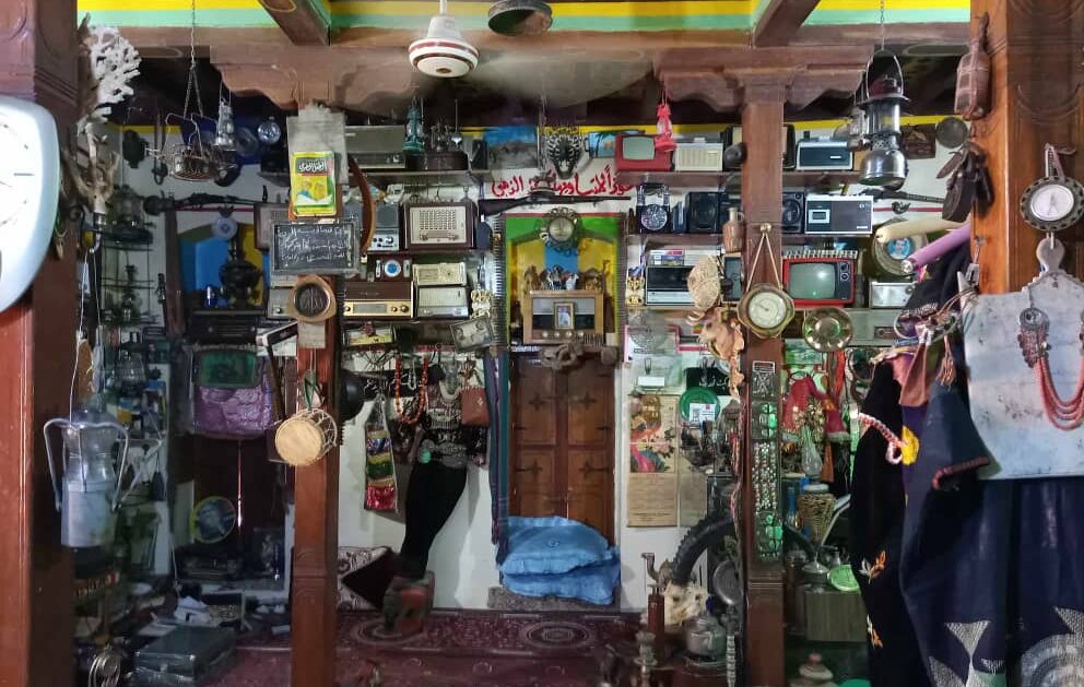 حب التراث يحول منزلاً إلى متحف (شواهد)