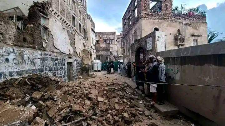 انهيار ثالث منزل في صنعاء القديمة خلال أيام